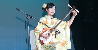 Apu卒業生 鈴木さんが全日本津軽三味線大会で優勝 立命館アジア太平洋大学
