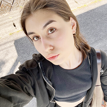 BREZHNEVA SERAFIMAさん