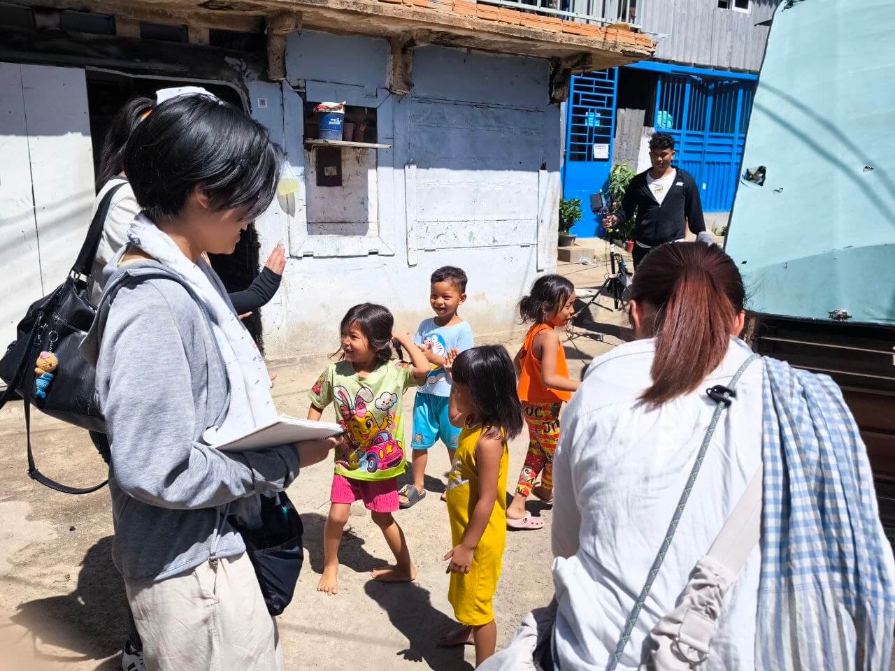フィールドワークで地域コミュニティを訪問 (カンボジア プノンペン)
