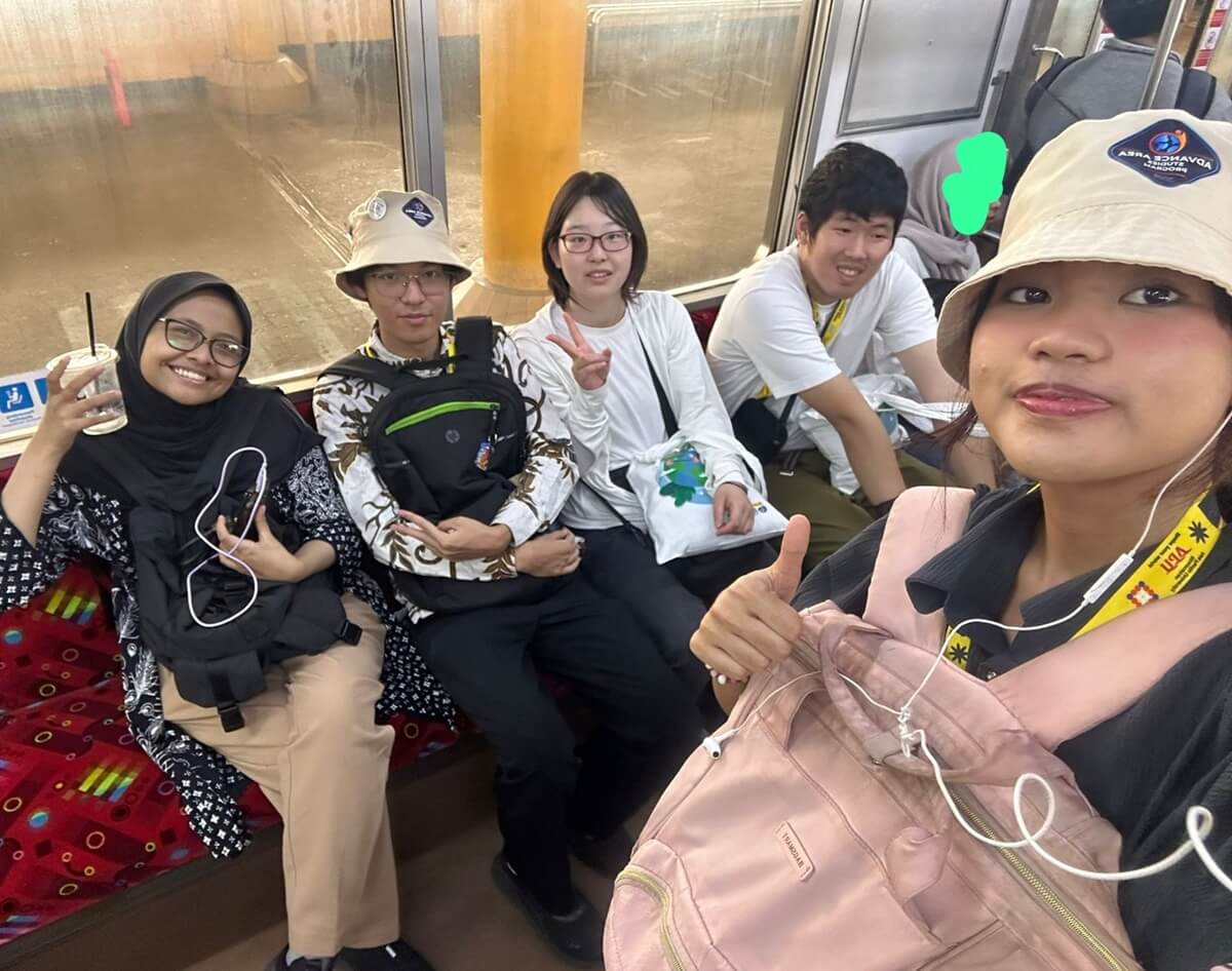 インドネシア大学のバディとともにフィールドトリップへ向かう道中（インドネシア ジャカルタ）