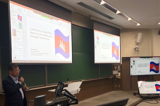 王立プノンペン大学 国際関係・公共政策研究所の所長と副所長による特別講演会を開催