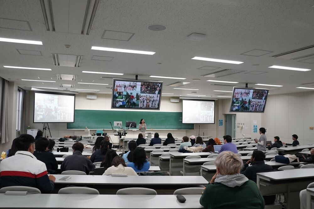 卒業生を招いた授業