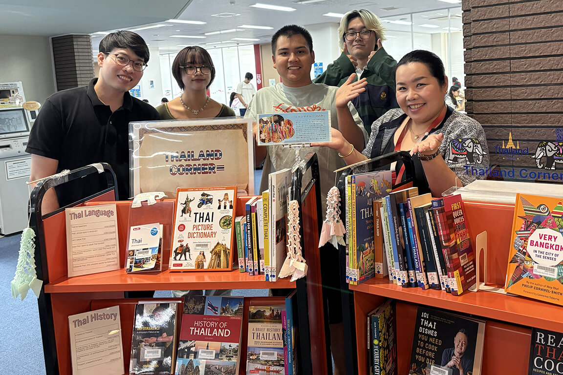 APU図書館に「タイ・コーナー」を新設