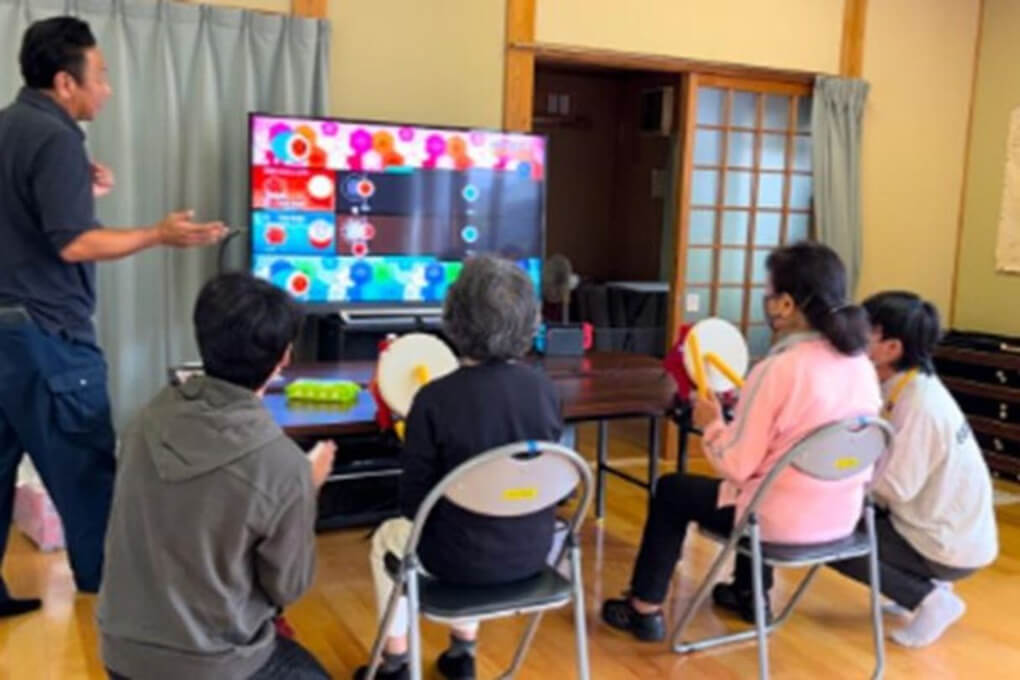 高齢者の「通いの場」にeスポーツを取り入れた様子