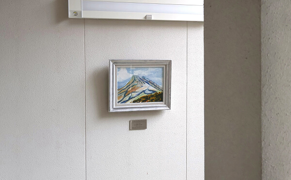 飾られた 大南 正瑛《晩秋の由布岳》