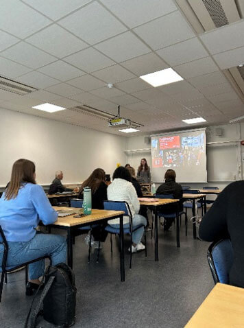 リンネ大学とグループワークの様子