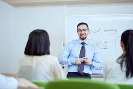 英語ネイティブ教員による実践英語運用トレーニング