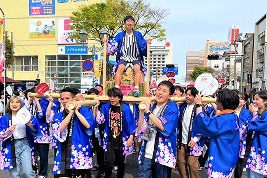 サステイナビリティ観光学部が開設。別府温泉まつりで初めての活動