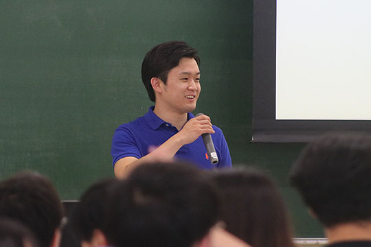 Global Alumni Lectureプログラム - 英語を学ぶ、英語を使って仕事をするということ－4名の卒業生が講演